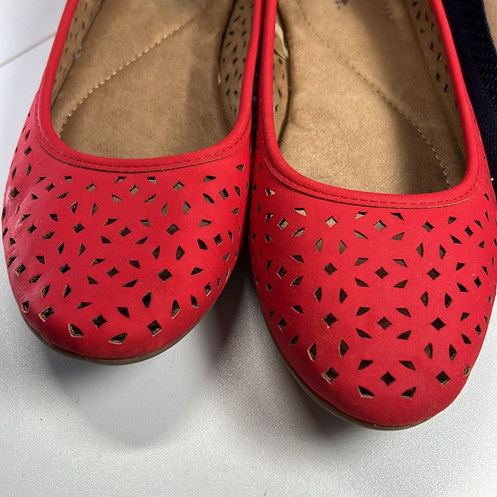 White Mountain (Mt.) Red Perforated Red Ballet Flats 10W WIDE Fall 24